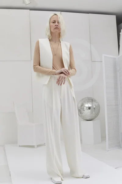 Look 16